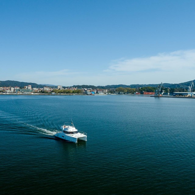 ¡Un paseo en barco perfecto con Arrezife Chárter!